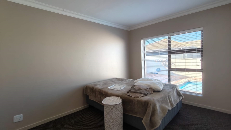 To Let 4 Bedroom Property for Rent in Monte Christo Western Cape